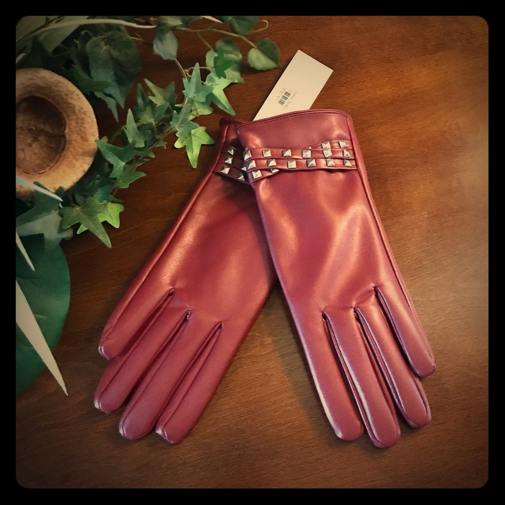 Very soft touch screen  burgundy gloves